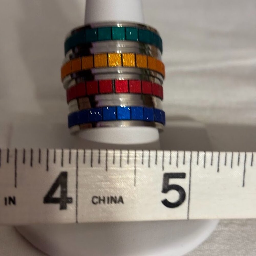 Beautiful set of 4 different Color Rings set in Silver Tone for any occasion - Picture 16 of 16